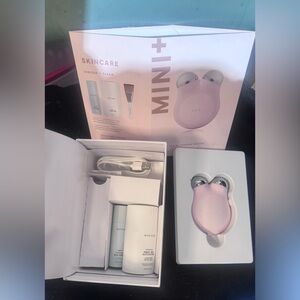 NuFace MINI+ Portable Microcurrent Facial Toning Kit
MINI+ Starter Kit.- NWT